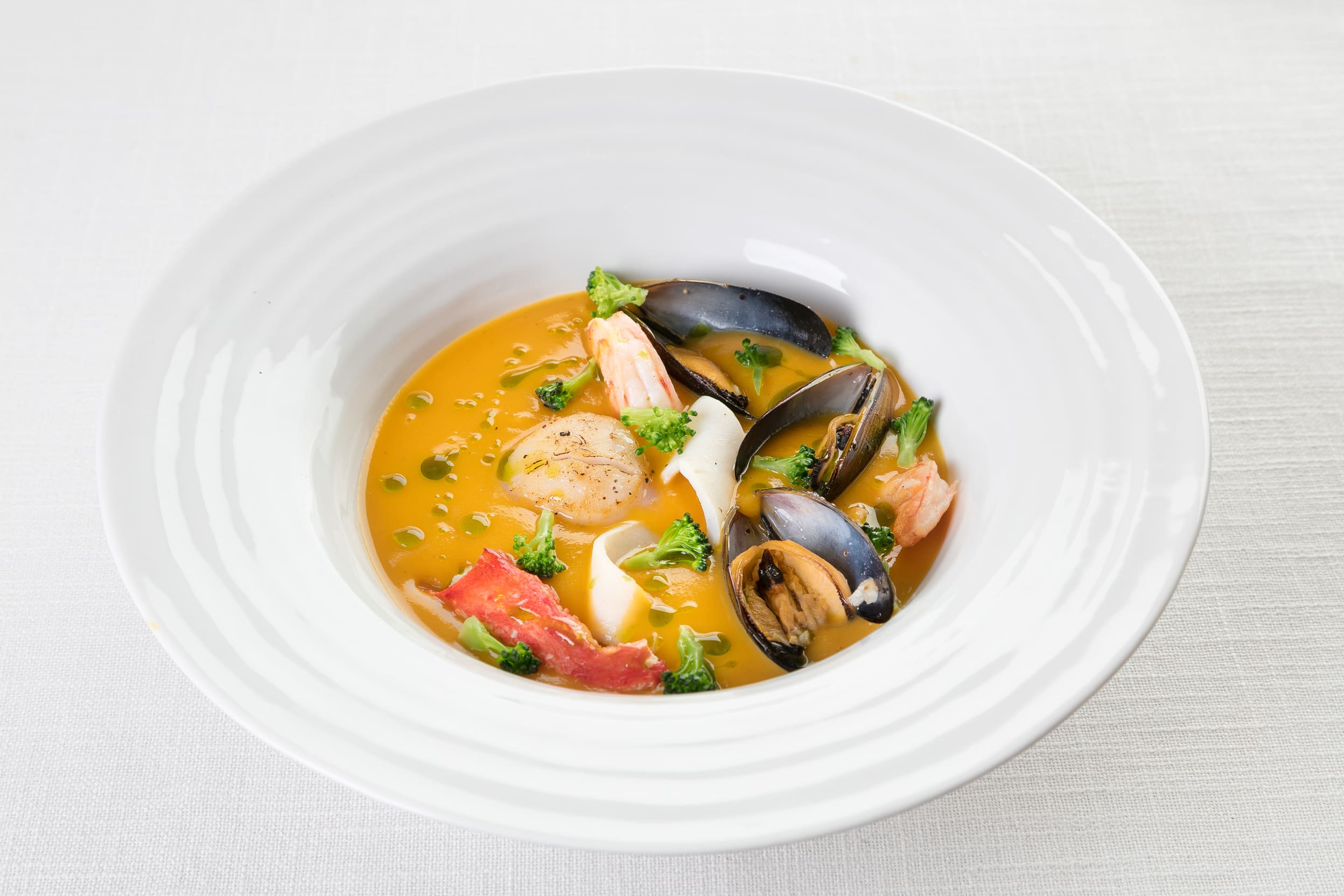 Крем-суп из тыквы с морепродуктами и крабом